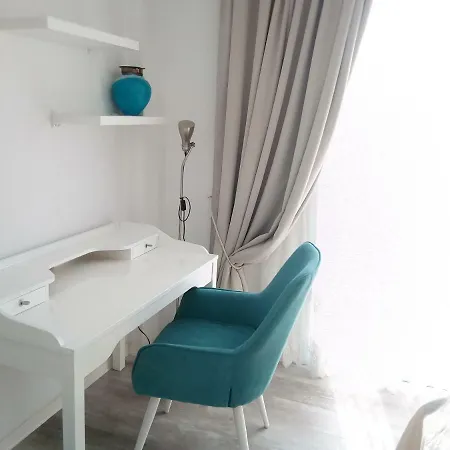 Aquamarine Apartment *